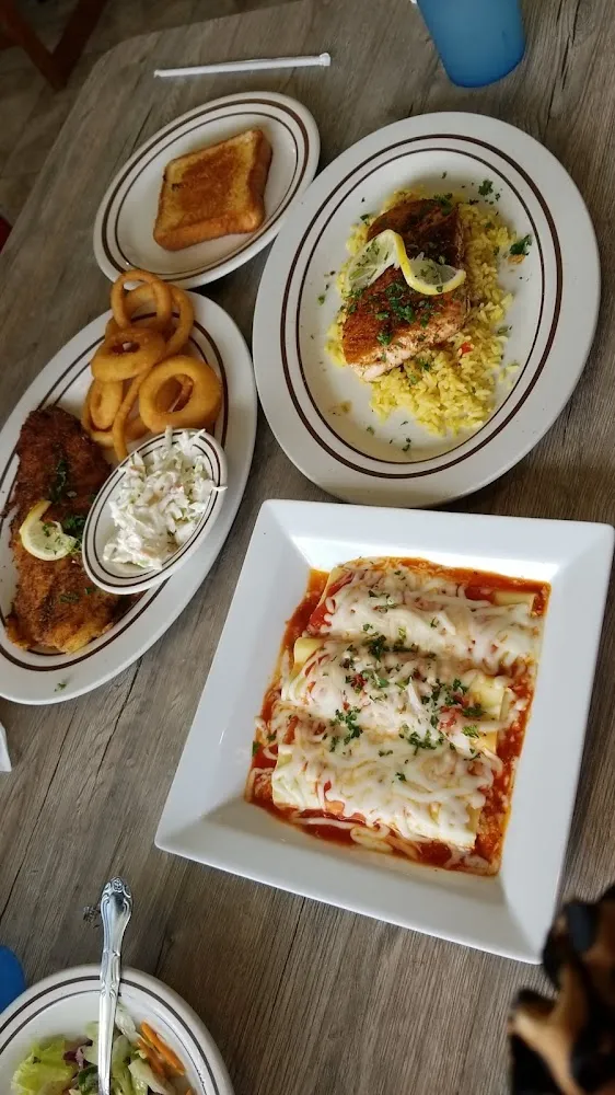 Blackened Grouper Salmon with Rice and Manicotti with Toast